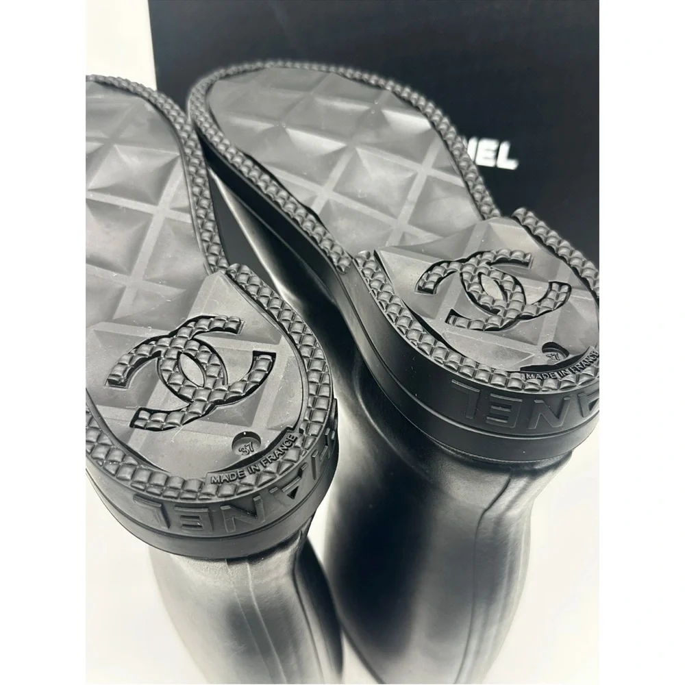 Chanel rain boots - Picture 7 of 14